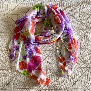 5/$35🍑 Gorgeous Floral Scarf/Wrap
